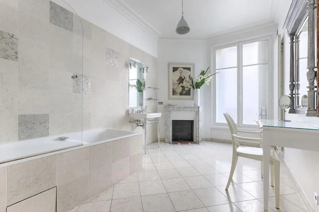 Invalides Pont Alexandre III Luxury Apartement 2Br Paris Apartment